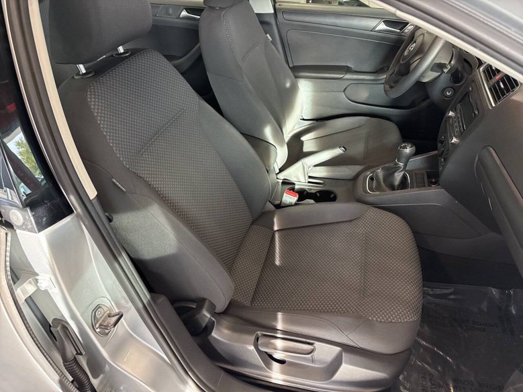 2013 Volkswagen Jetta Image 34