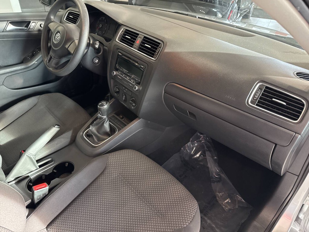 2013 Volkswagen Jetta Image 35