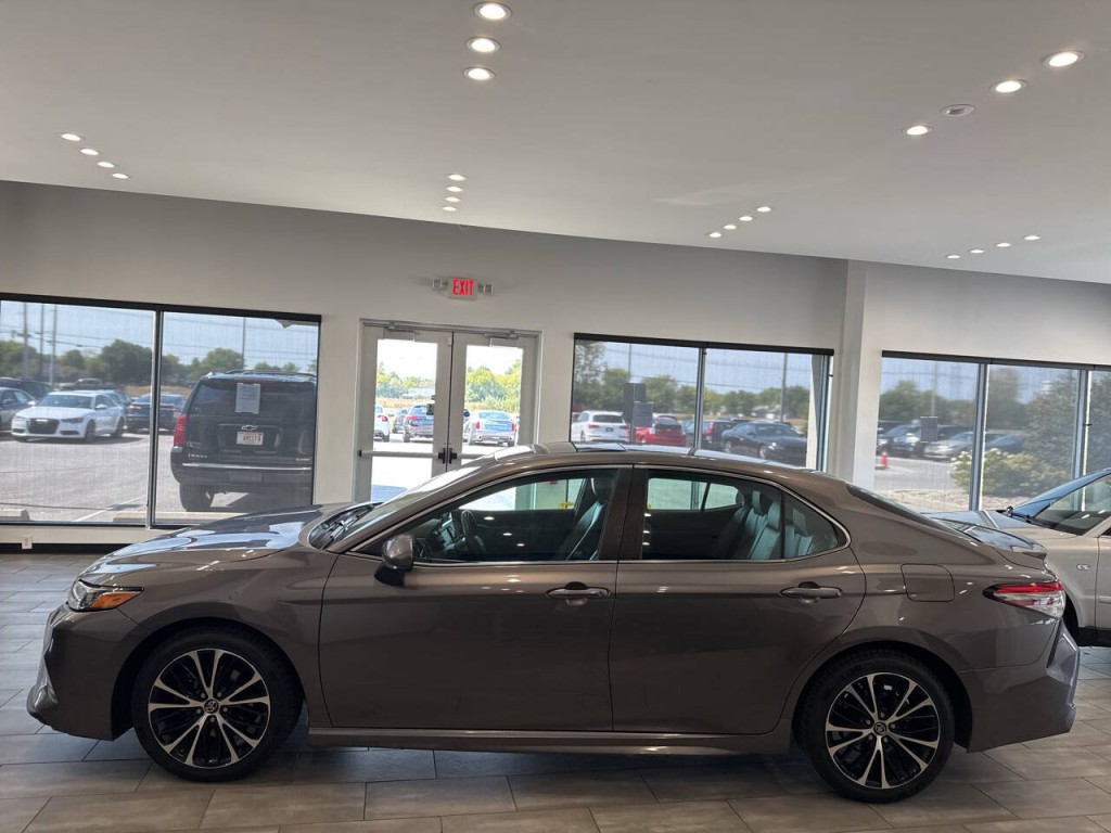 2018 Toyota Camry Image 10