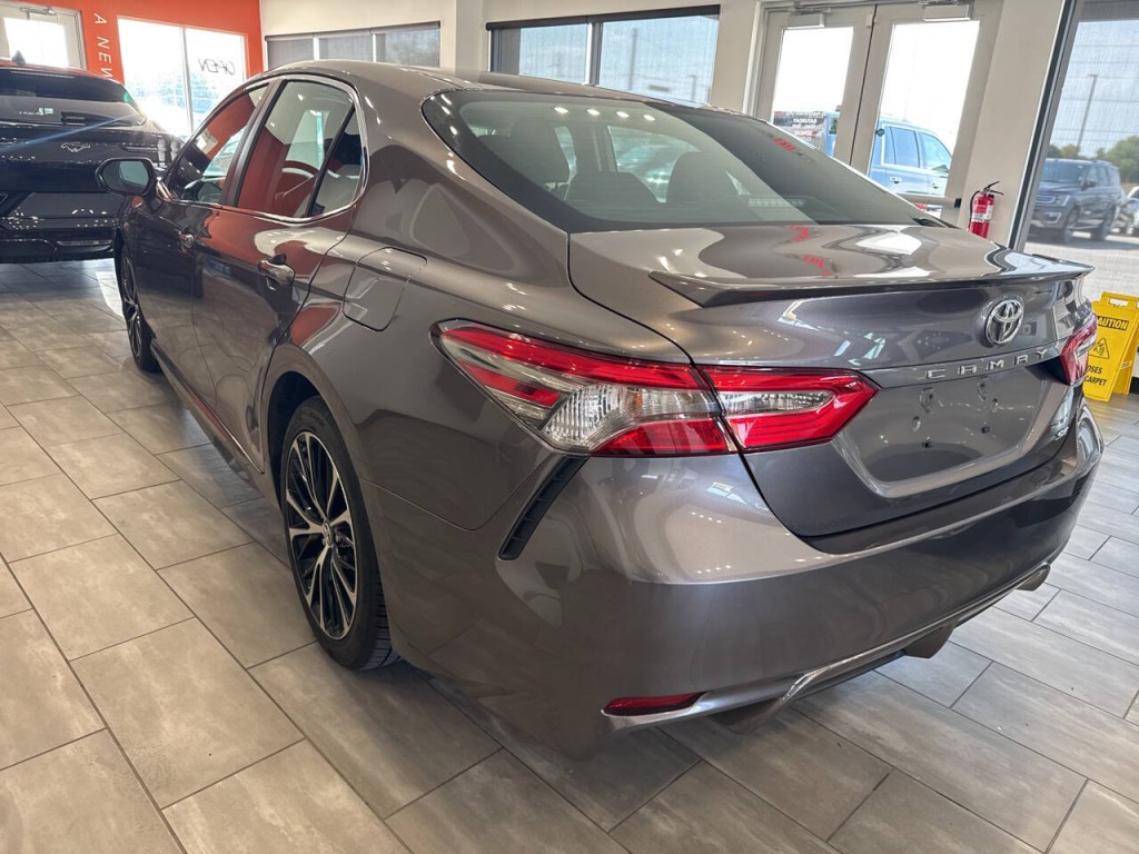 2018 Toyota Camry Image 11