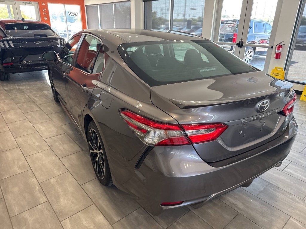 2018 Toyota Camry Image 12