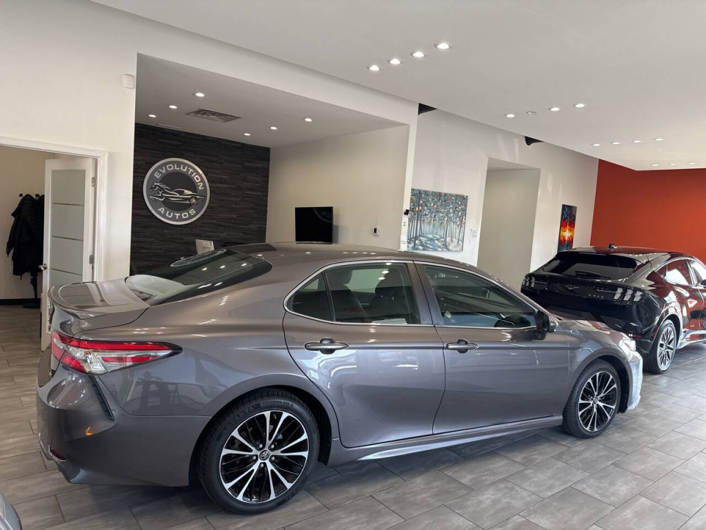 2018 Toyota Camry Image 14