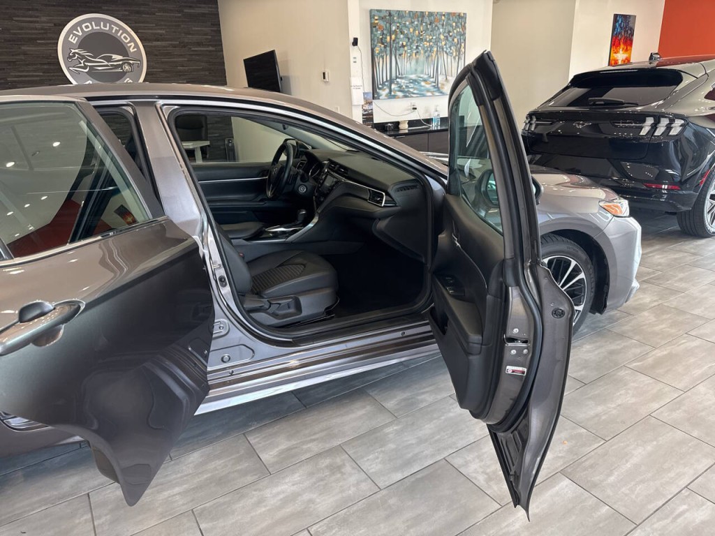2018 Toyota Camry Image 18