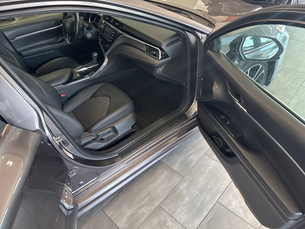 2018 Toyota Camry Image 19
