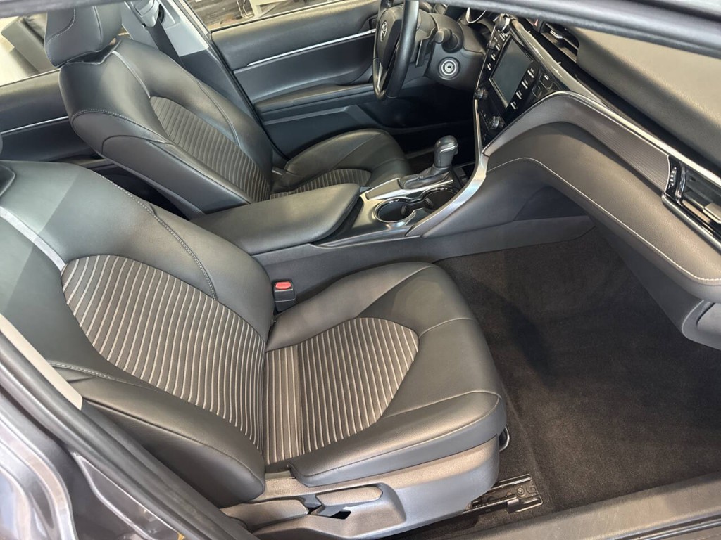2018 Toyota Camry Image 20