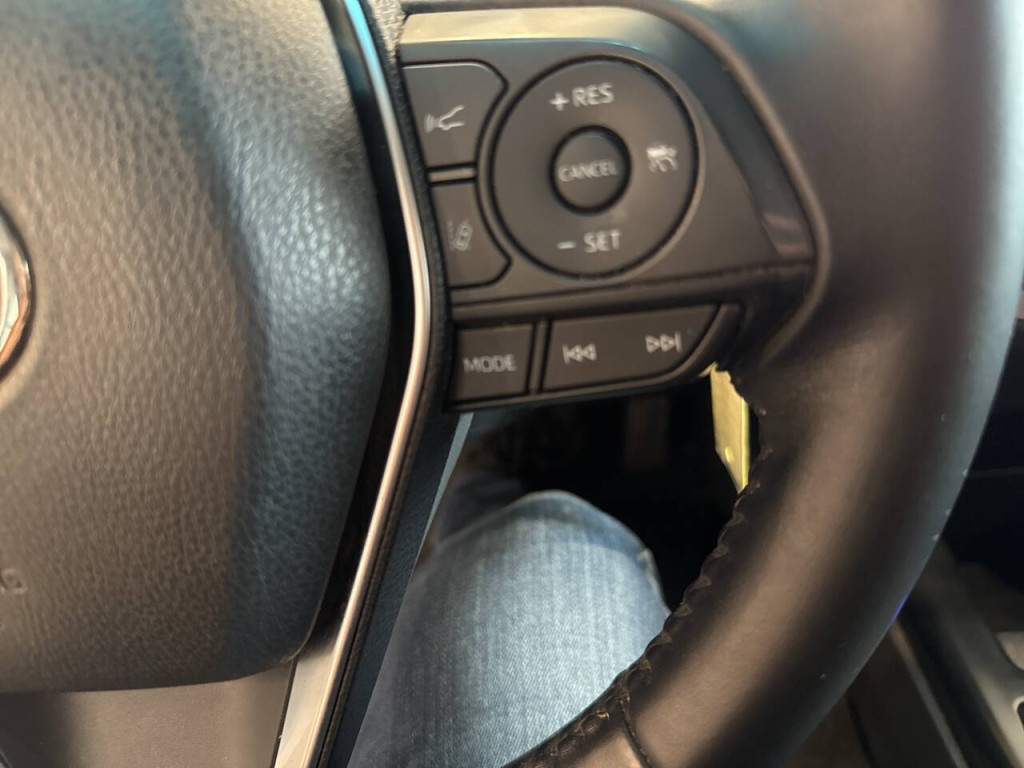 2018 Toyota Camry Image 32