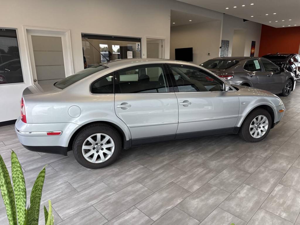 2003 Volkswagen Passat Image 8