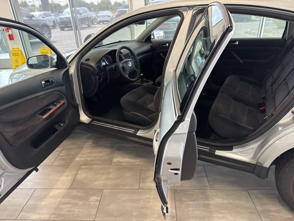 2003 Volkswagen Passat Image 11