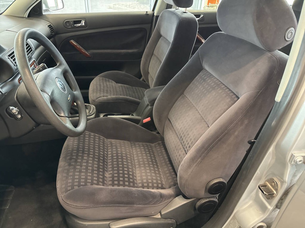 2003 Volkswagen Passat Image 13