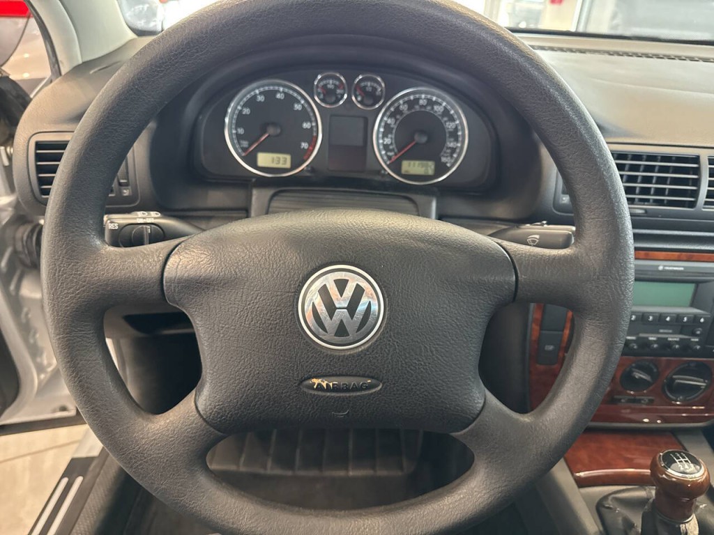 2003 Volkswagen Passat Image 15