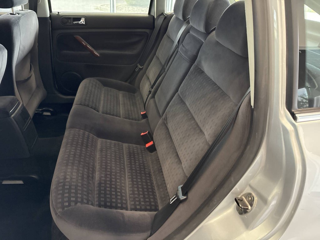 2003 Volkswagen Passat Image 22