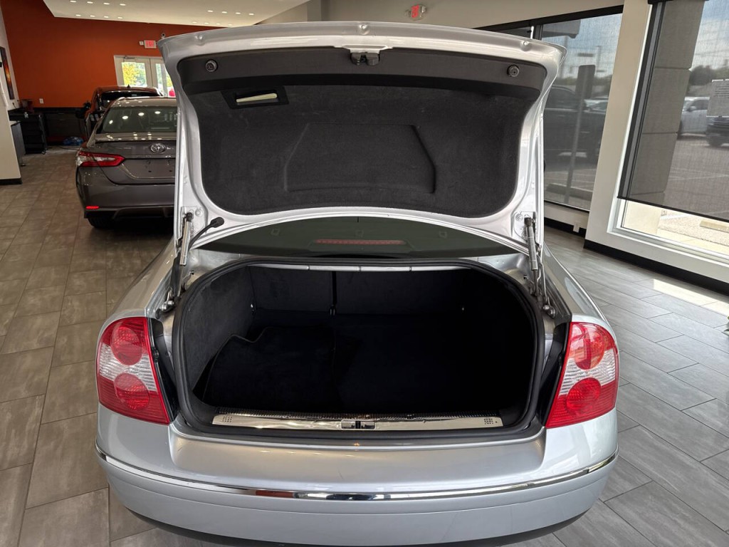 2003 Volkswagen Passat Image 25