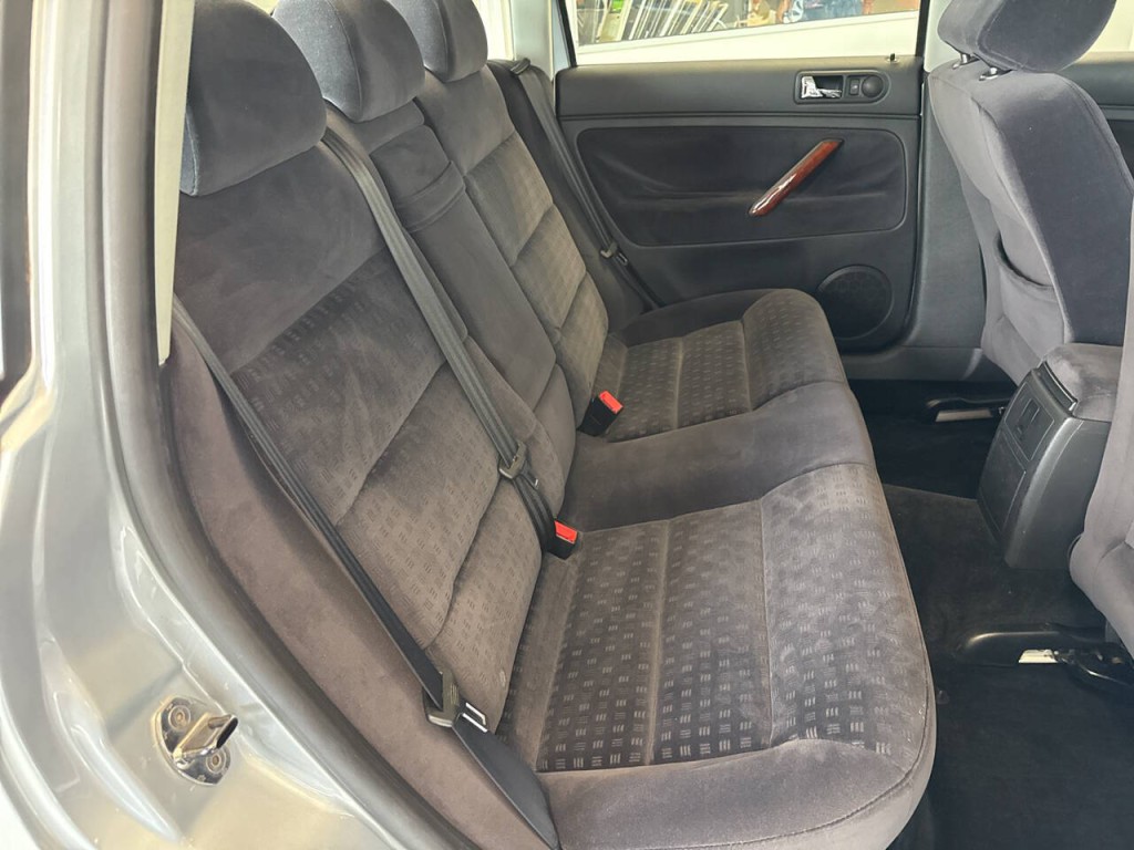 2003 Volkswagen Passat Image 28