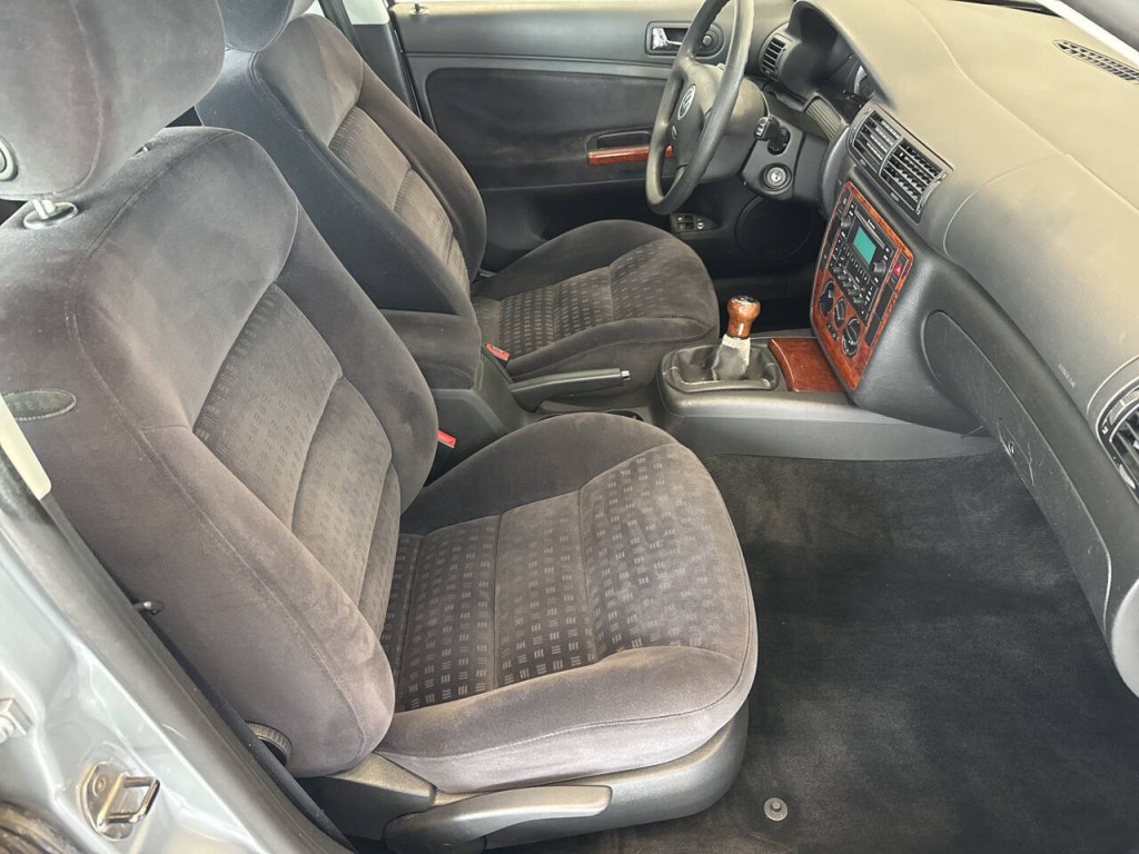 2003 Volkswagen Passat Image 31