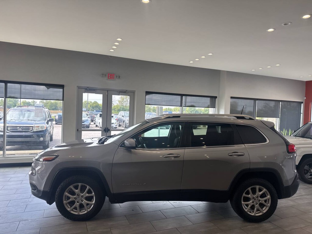 2016 Jeep Cherokee Image 10
