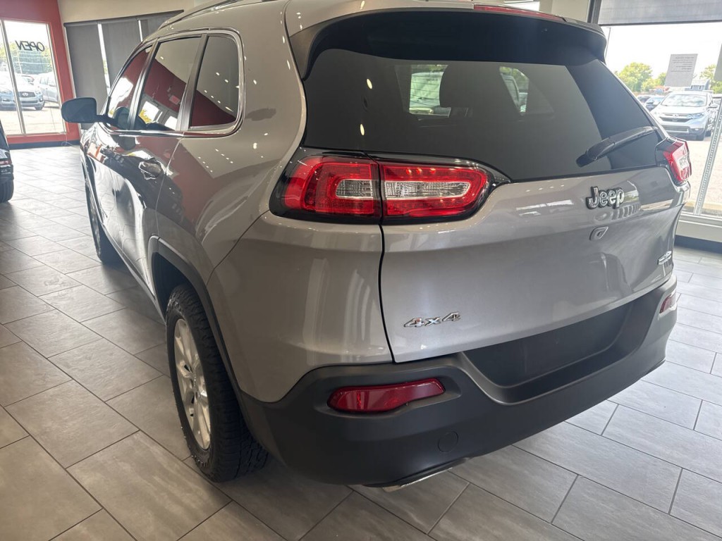 2016 Jeep Cherokee Image 12