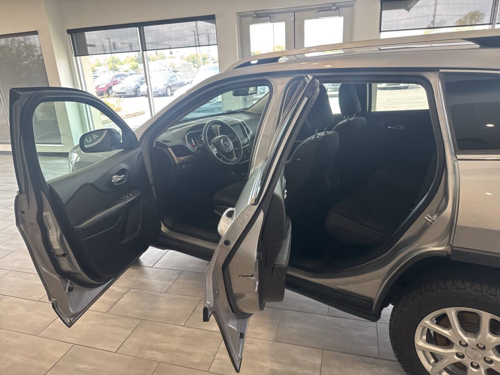 2016 Jeep Cherokee Image 20