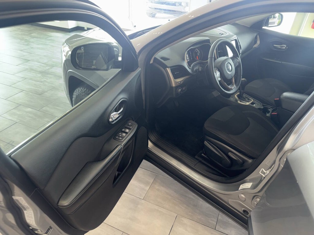 2016 Jeep Cherokee Image 21