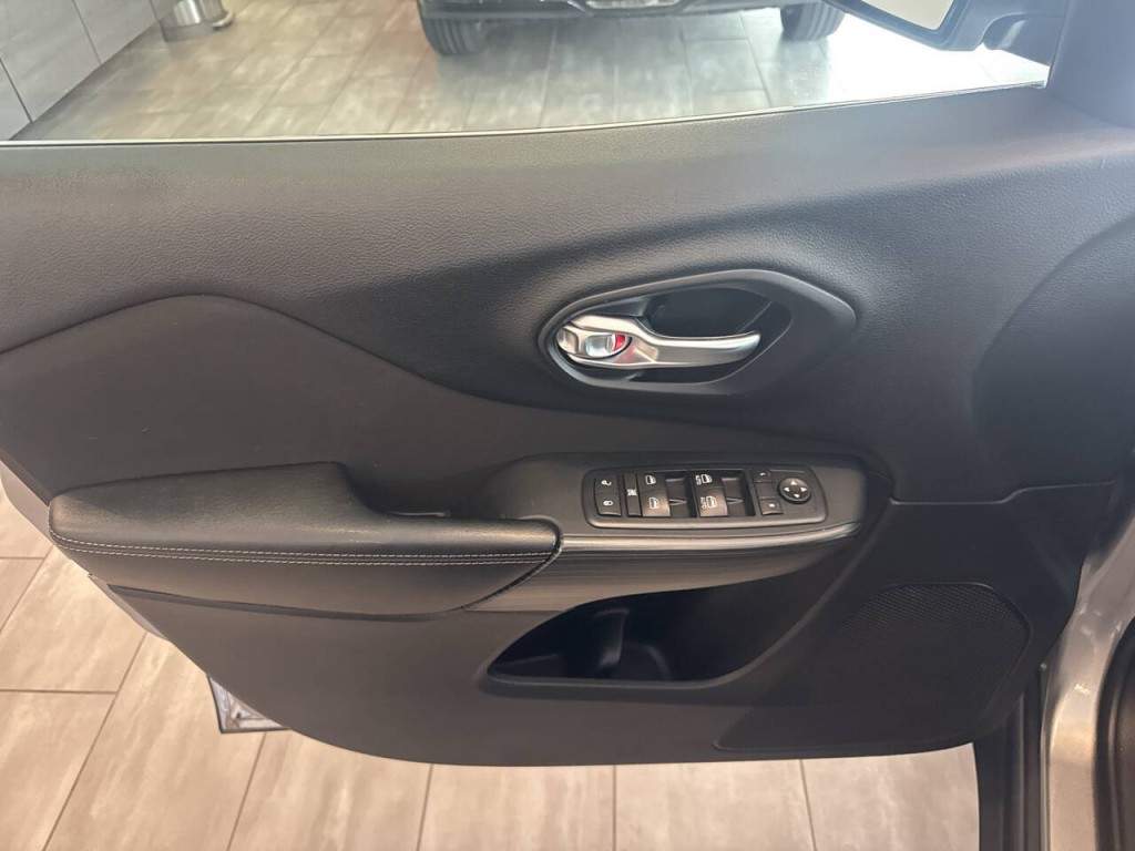 2016 Jeep Cherokee Image 24