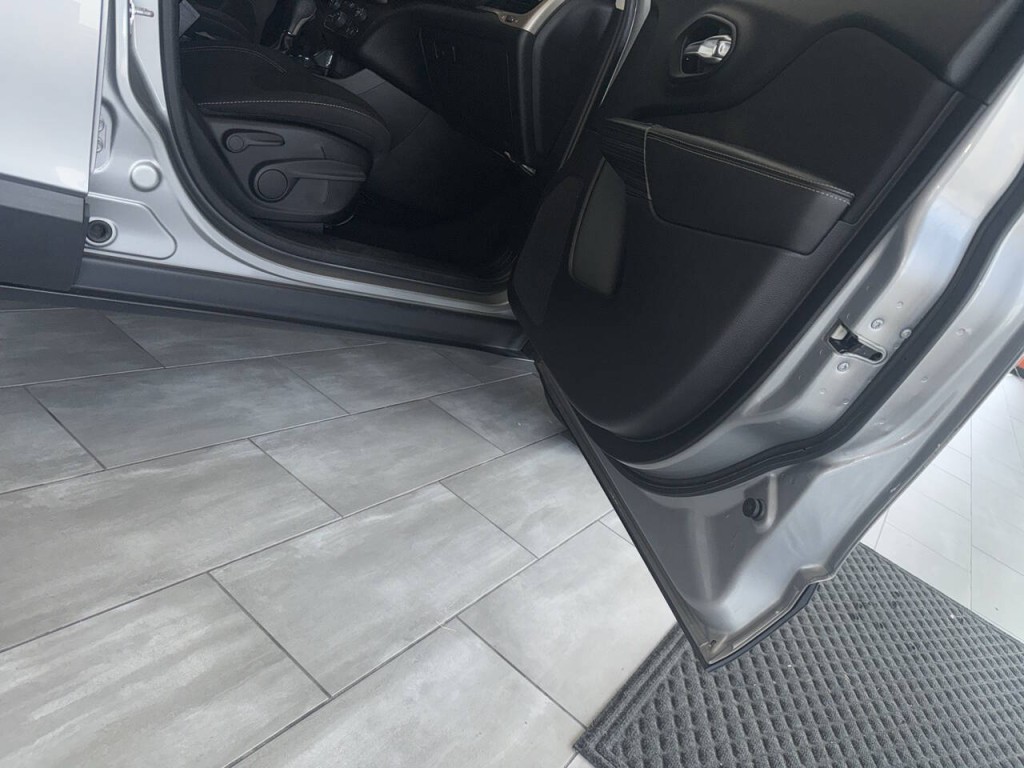 2016 Jeep Cherokee Image 34
