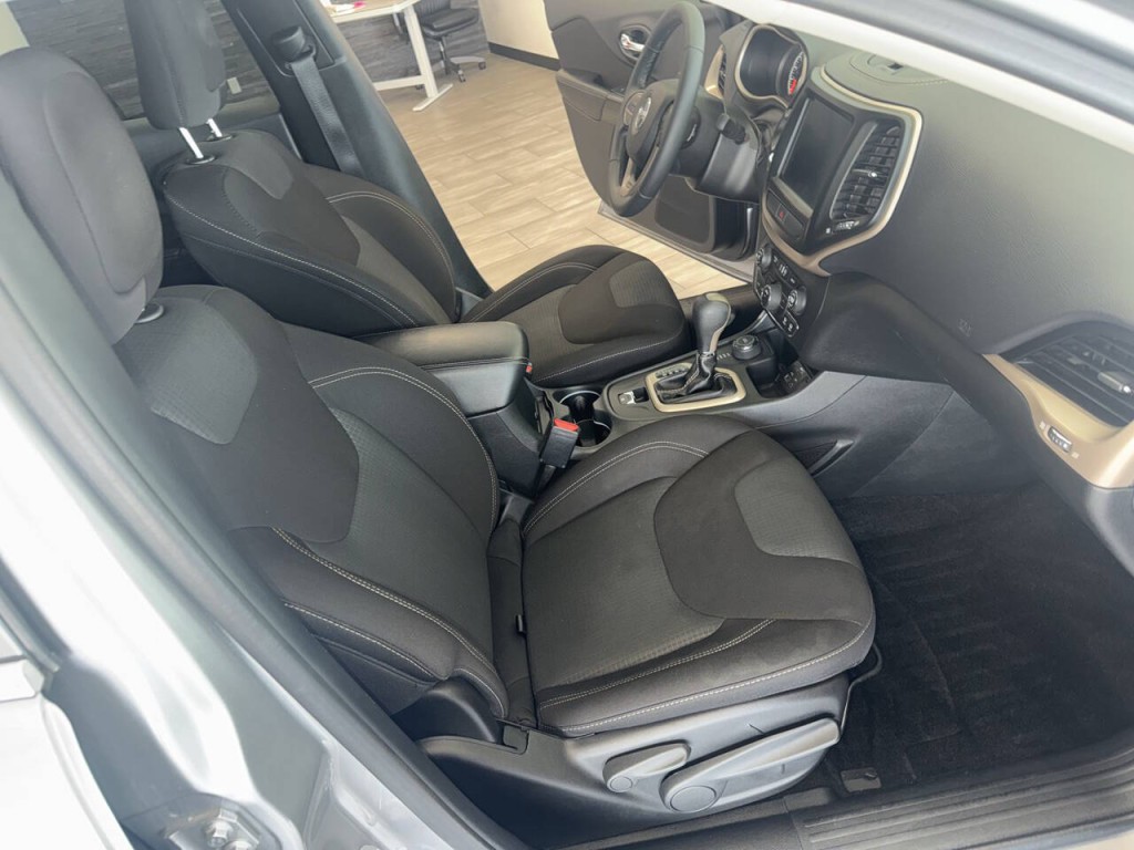 2016 Jeep Cherokee Image 35