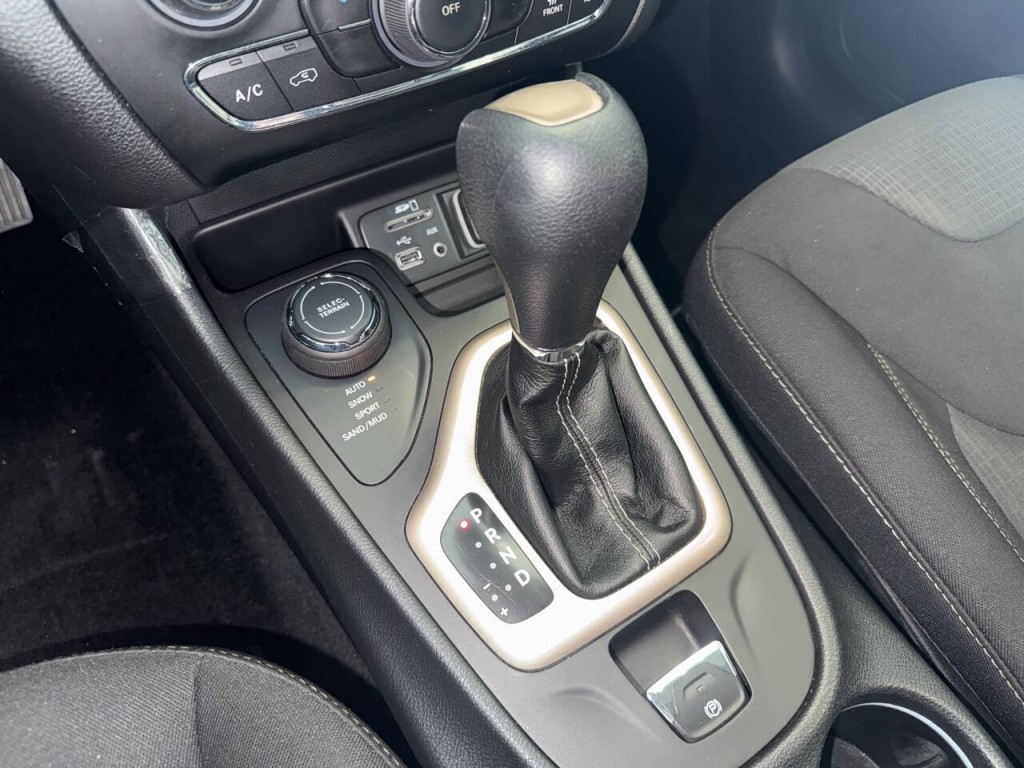 2016 Jeep Cherokee Image 37