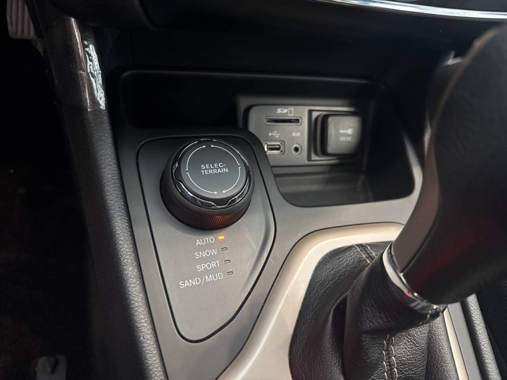 2016 Jeep Cherokee Image 38