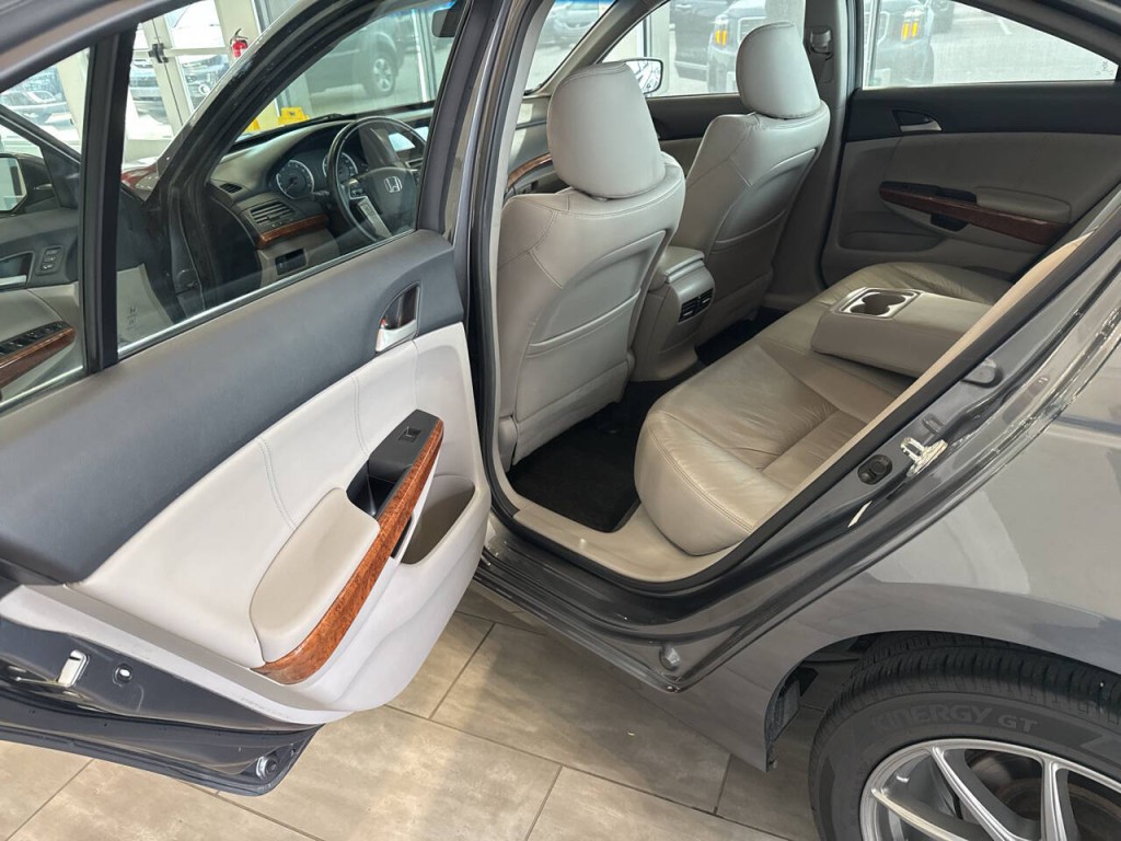 2011 Honda Accord Image 31
