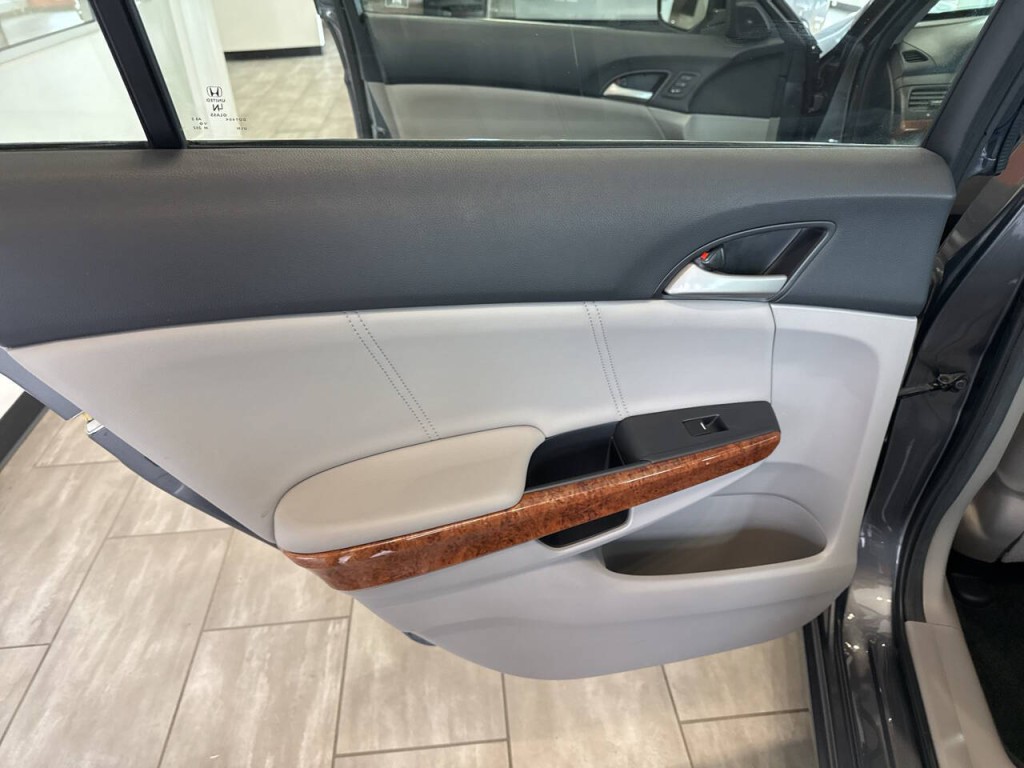 2011 Honda Accord Image 32