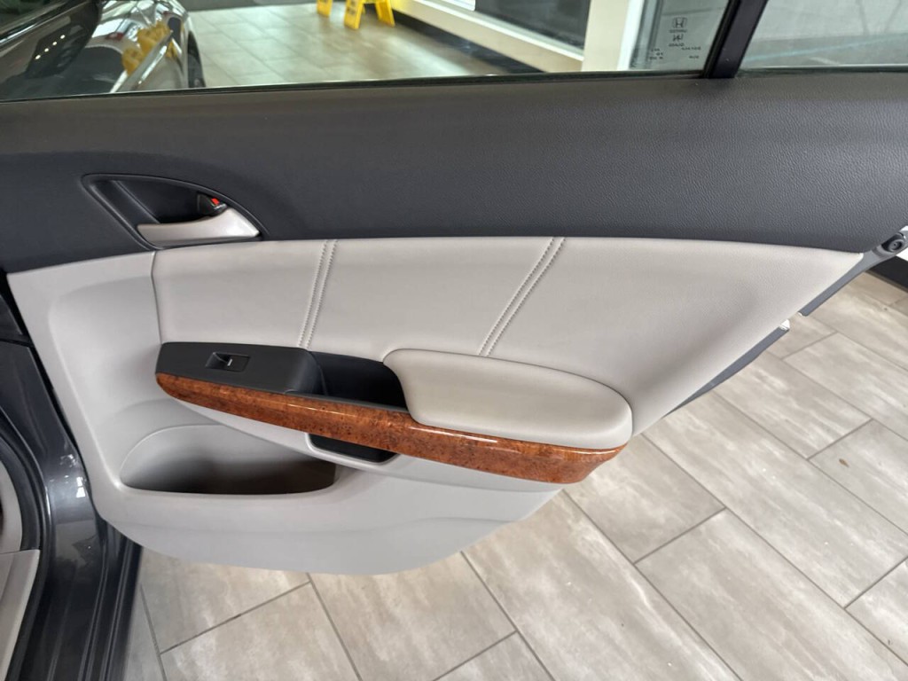 2011 Honda Accord Image 38