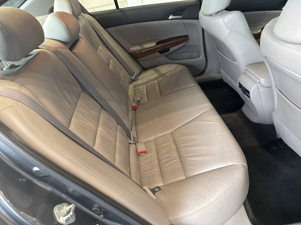 2011 Honda Accord Image 39