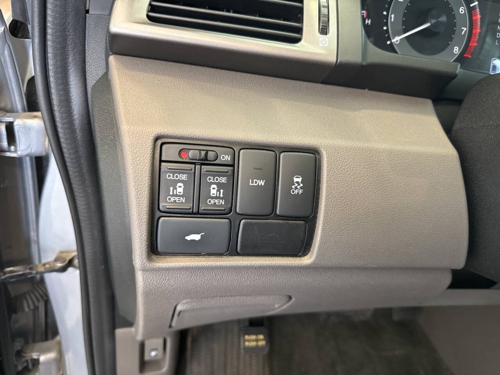 2016 Honda Odyssey Image 30