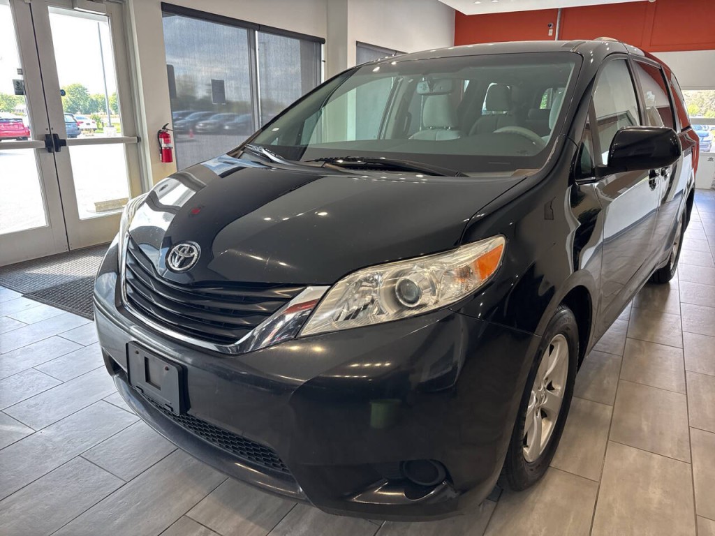 2014 Toyota Sienna Image 6