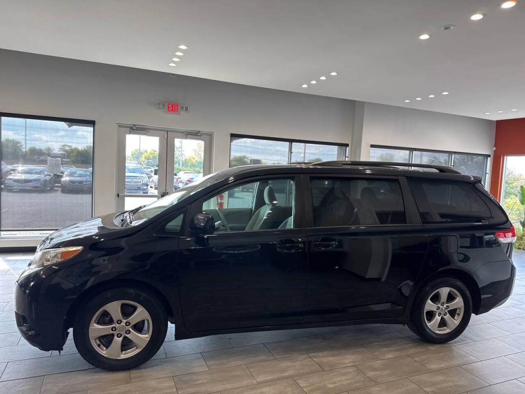 2014 Toyota Sienna Image 8