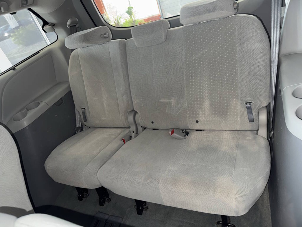 2014 Toyota Sienna Image 21