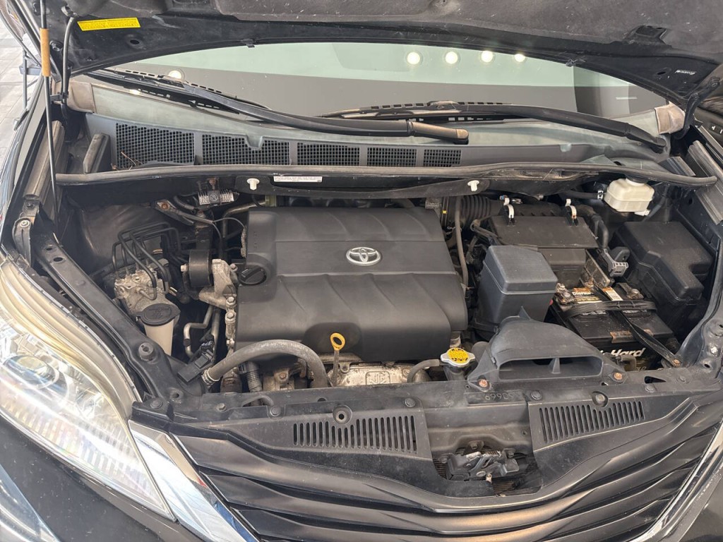 2014 Toyota Sienna Image 30
