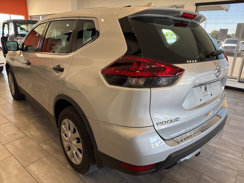 2018 Nissan Rogue Image 11