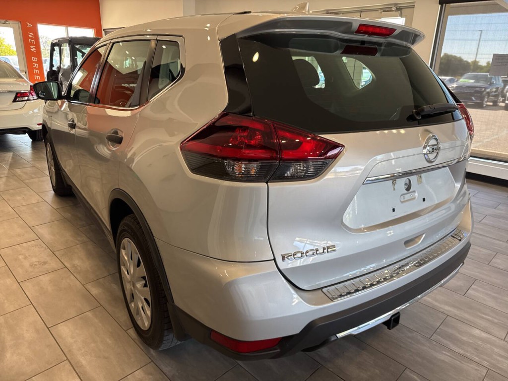 2018 Nissan Rogue Image 12