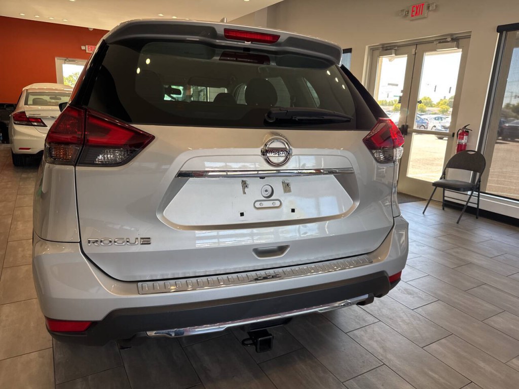 2018 Nissan Rogue Image 13