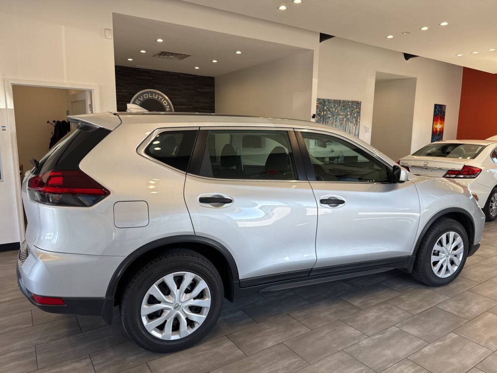 2018 Nissan Rogue Image 16