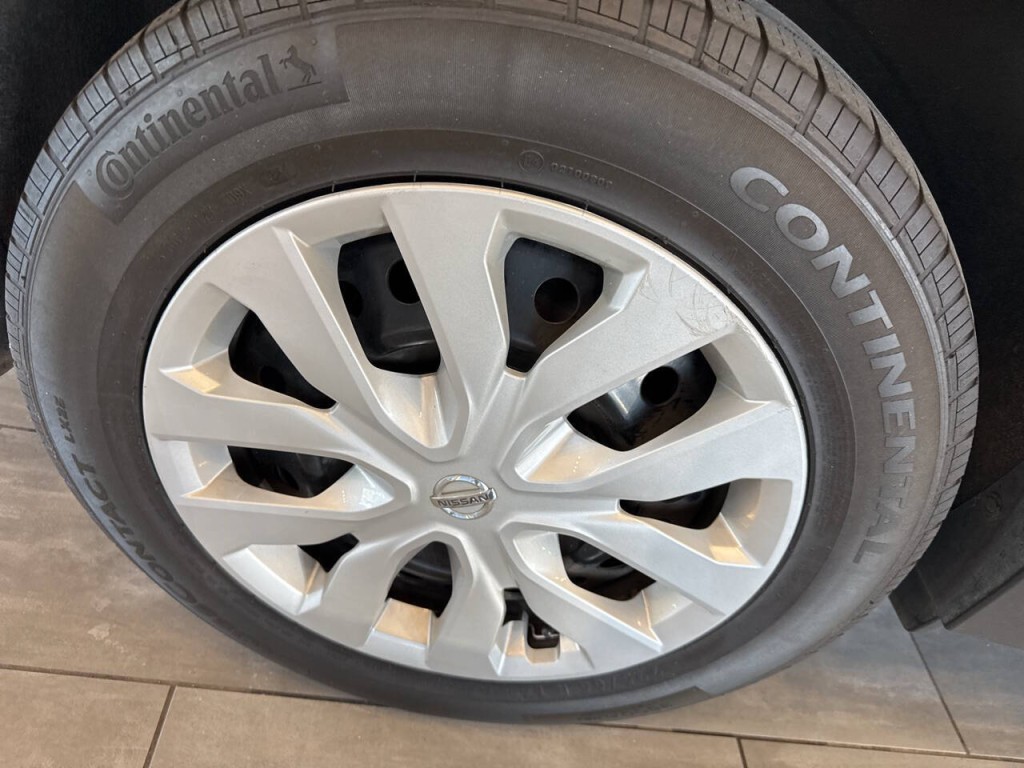 2018 Nissan Rogue Image 17