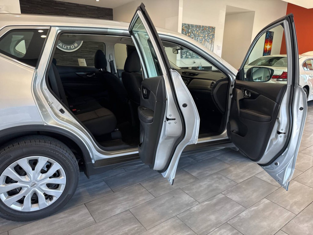 2018 Nissan Rogue Image 18