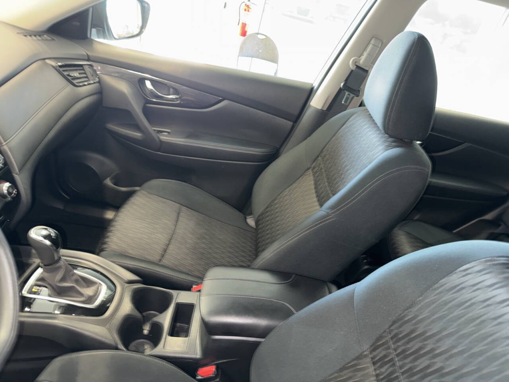 2018 Nissan Rogue Image 25