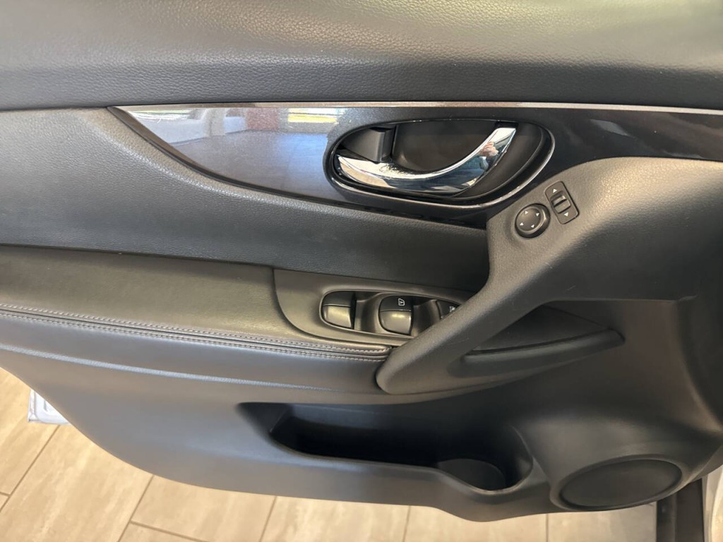 2018 Nissan Rogue Image 26