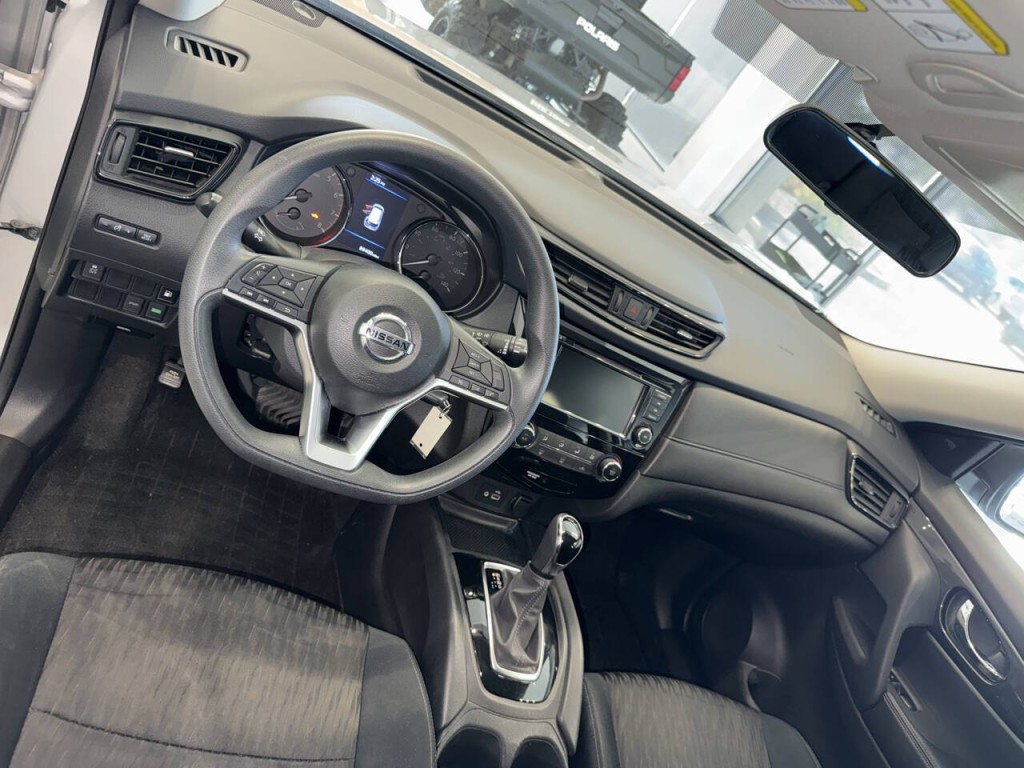 2018 Nissan Rogue Image 30