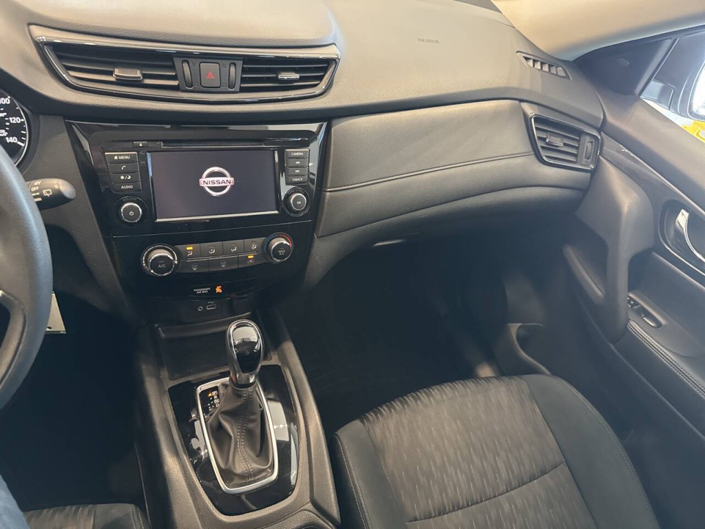 2018 Nissan Rogue Image 32