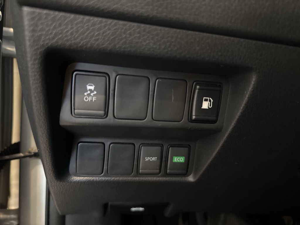 2018 Nissan Rogue Image 38