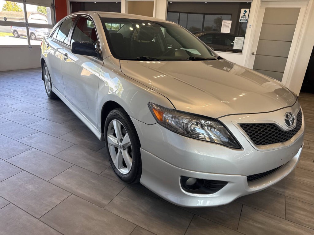 2010 Toyota Camry Image 2