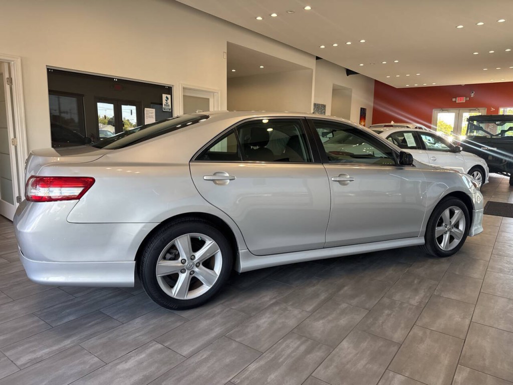 2010 Toyota Camry Image 11