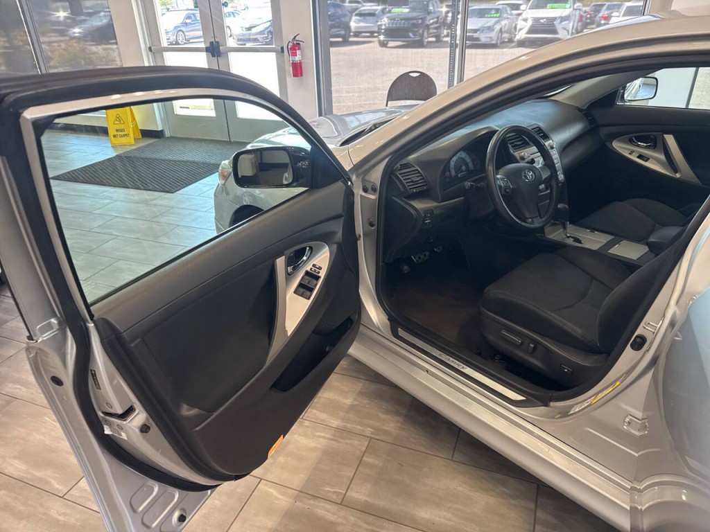 2010 Toyota Camry Image 14